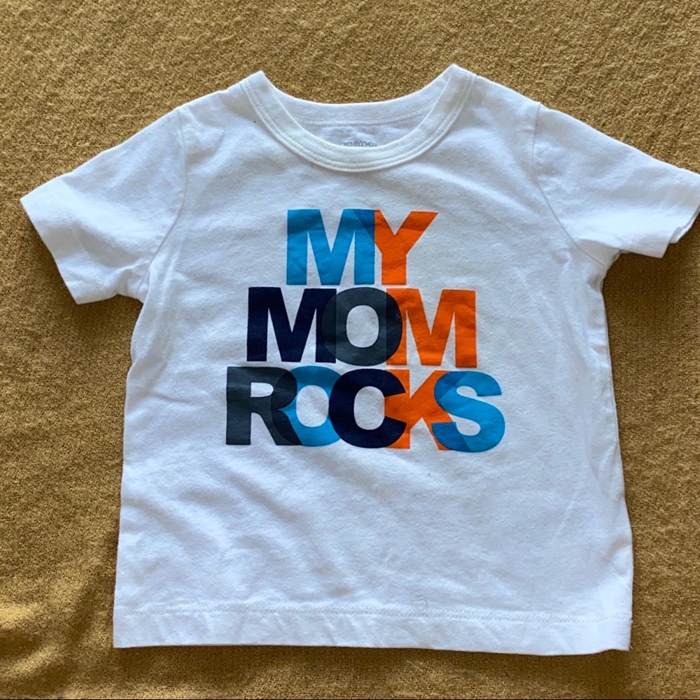‘My Mom Rocks’ graphic t-shirt